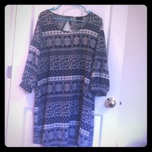 Quarter sleeve blue and white dress